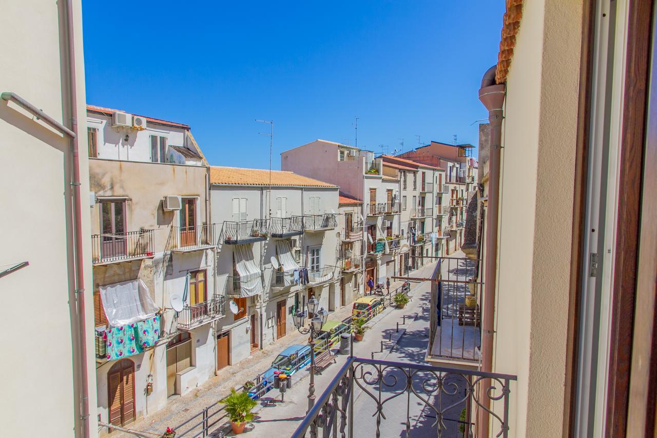 Terrazza Di Svevia Apartment Чефалу Екстериор снимка